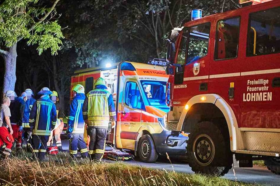 Sanitäter und Rettungskräfte beim Einsatz.