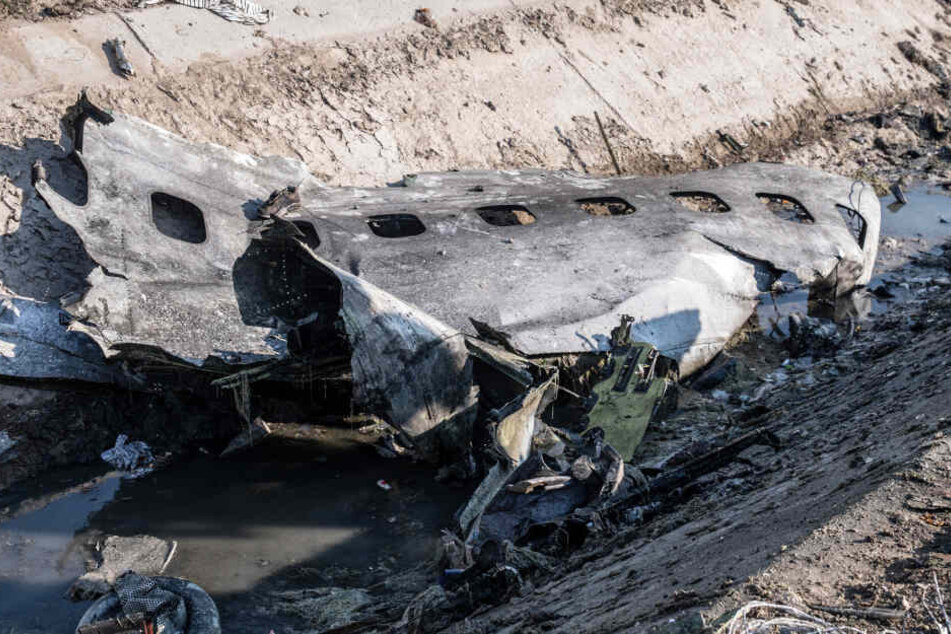 Ein Stück Flugzeugrumpf am Tatort des Flugzeug-Abschusses.