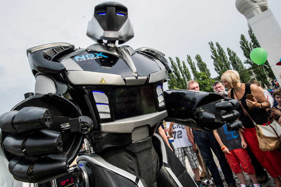 Ob "NOX the Robot" wieder dabei ist, so wie 2015 in Adlershof?