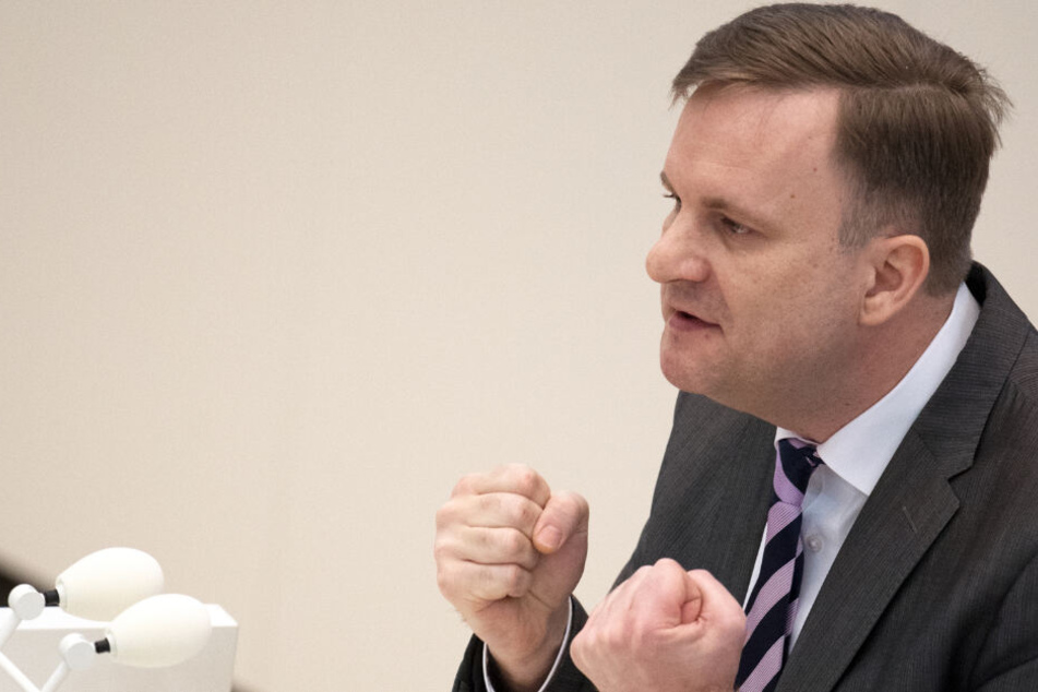 Der Abgeordnete Steeven Bretz (CDU) spricht im Brandenburger Landtag. (Archivbild)