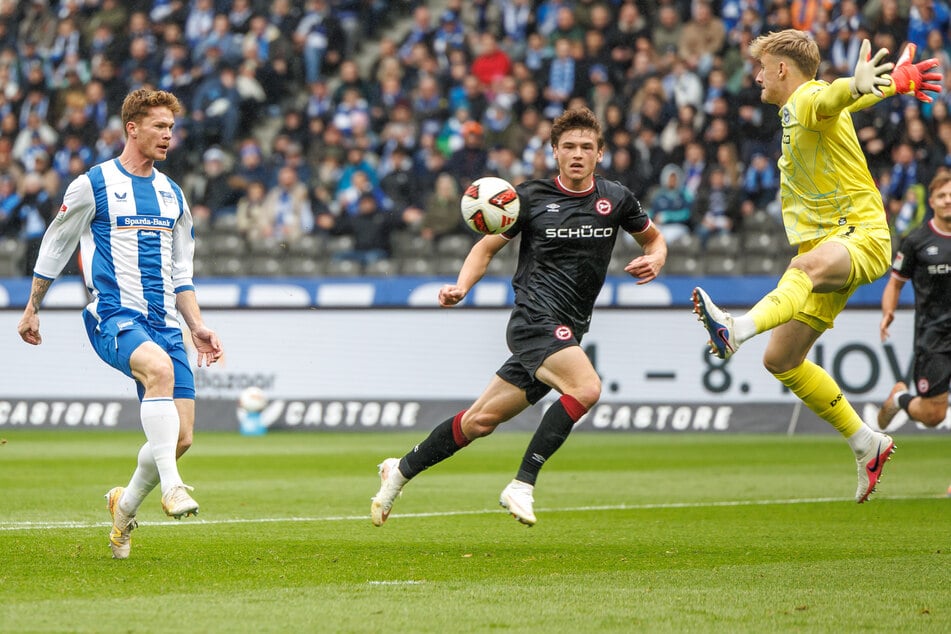 Sebastian Grönning (29, l.) wird wohl wieder als alleinige Spitze starten.