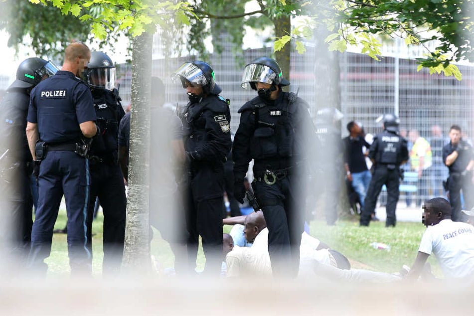 Elf Personen wurden von der Polizei festgenommen.