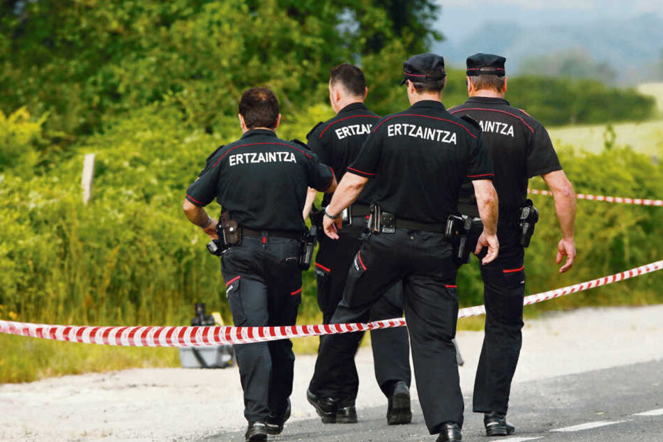 Spanische Ermittler untersuchten den Fundort von Sophias Leiche. Sie ist noch immer nicht zur Bestattung freigegeben.
