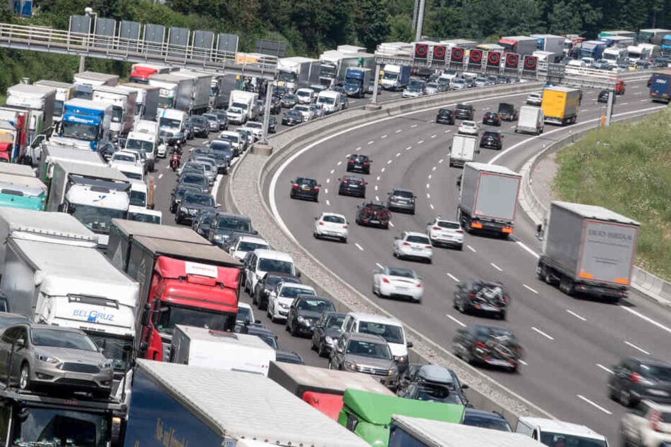 Vor allem die A8 zwischen Karlsruhe, Stuttgart, München und Salzburg ist anfällig für Stau.