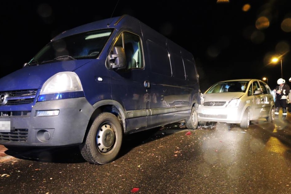 Vermutlich aus Unachtsamkeit fuhr der Wagen dem Transporter auf.