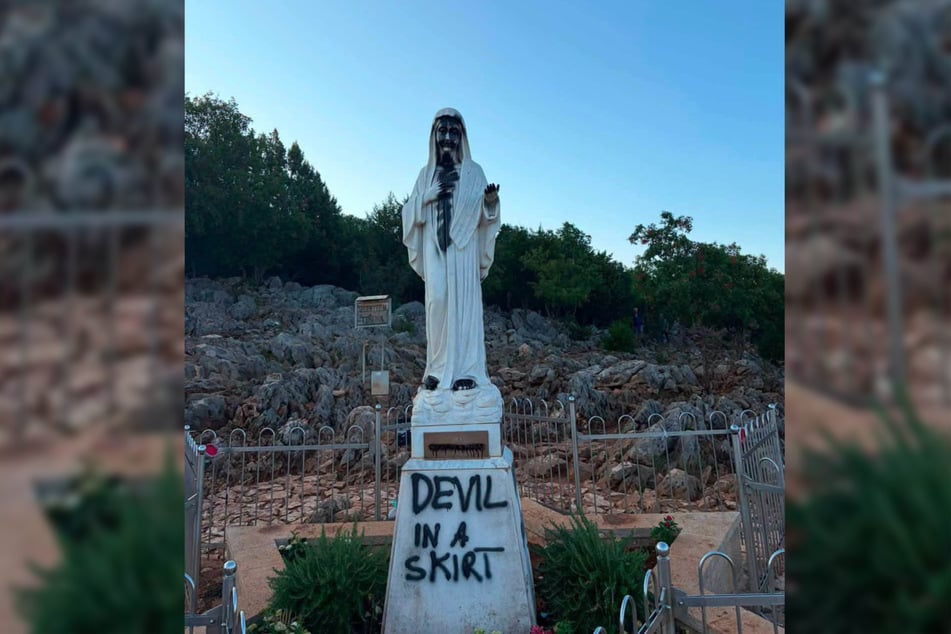 Die Marienstatue auf dem Berg Podbrdo wurde mit schwarzer Farbe beschmiert.