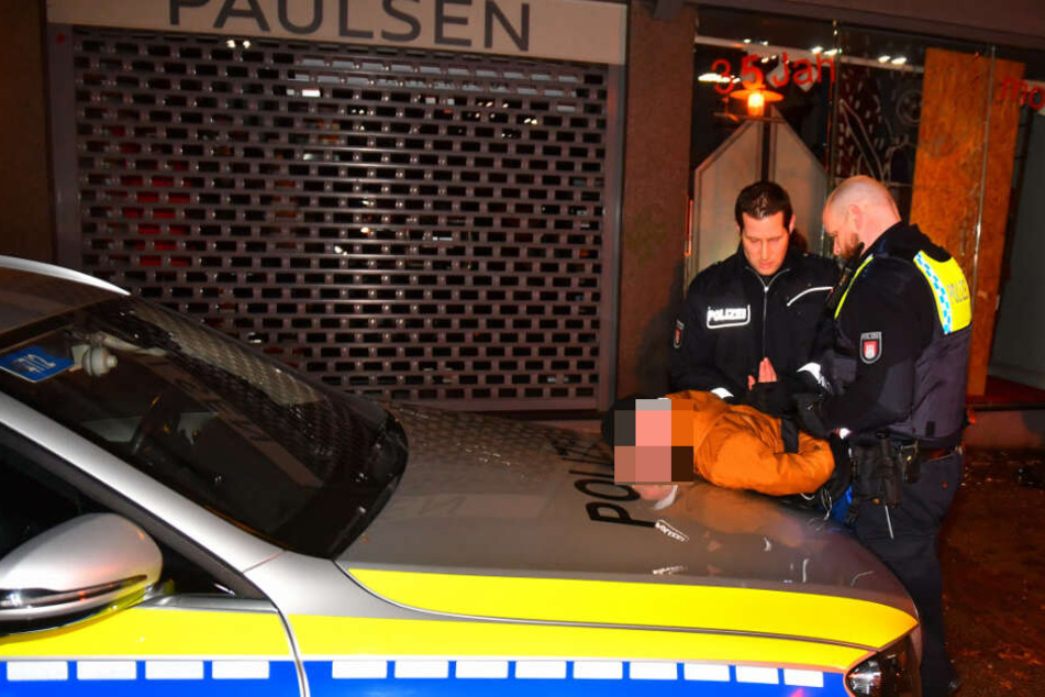 Die Polizei nahm den 14-Jährige vor Ort fest.