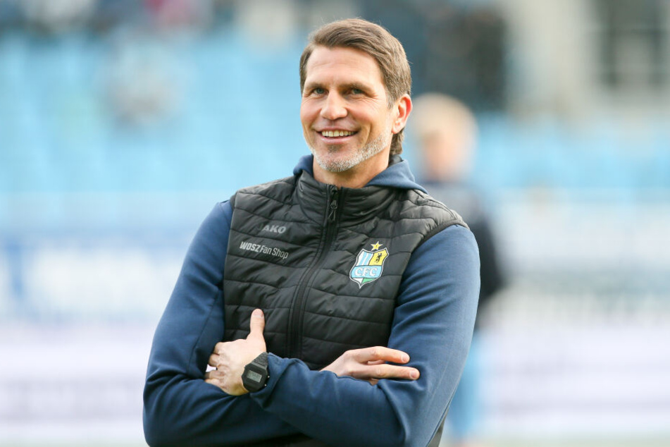 Trainer Patrick Glöckner hat derzeit viel Spaß mit seiner Mannschaft, die in den vergangenen sieben Partien nur ein Mal als Verlierer vom Rasen ging, beim 3:4 in Mannheim.