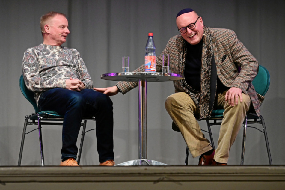 Kabarettist Uwe Steimle (l60, l.) und Gastwirt Uwe Dziuballa (58) sprachen am heutigen Mittwoch im Kraftwerk über ihre Freundschaft.