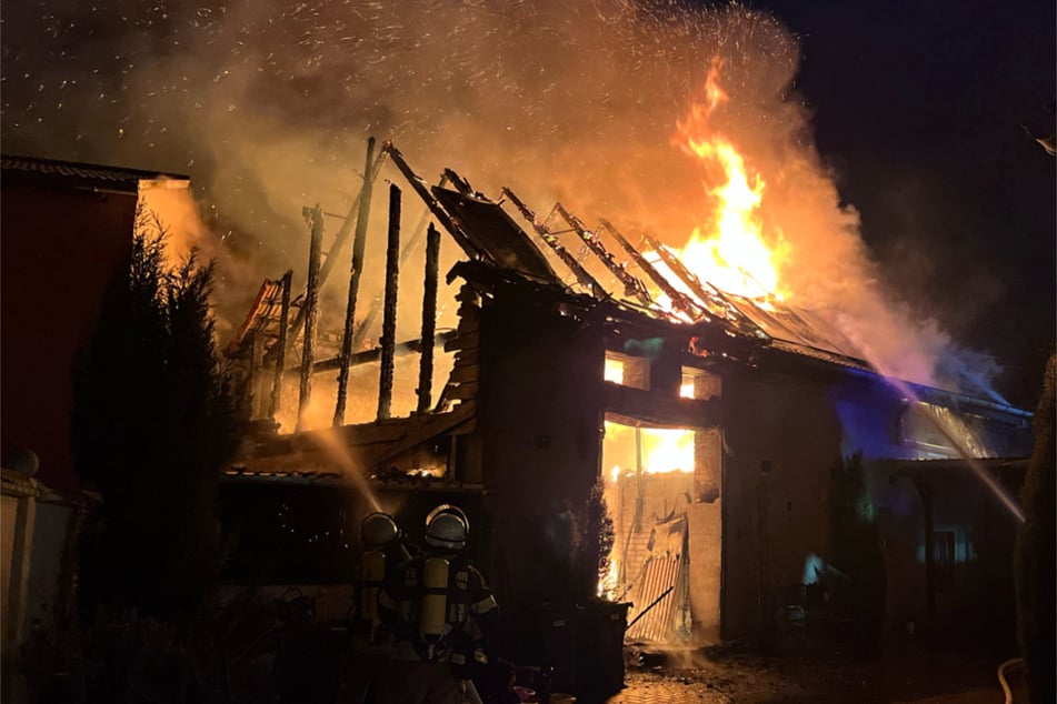 Die Scheune wurde durch das Feuer vollständig zerstört.