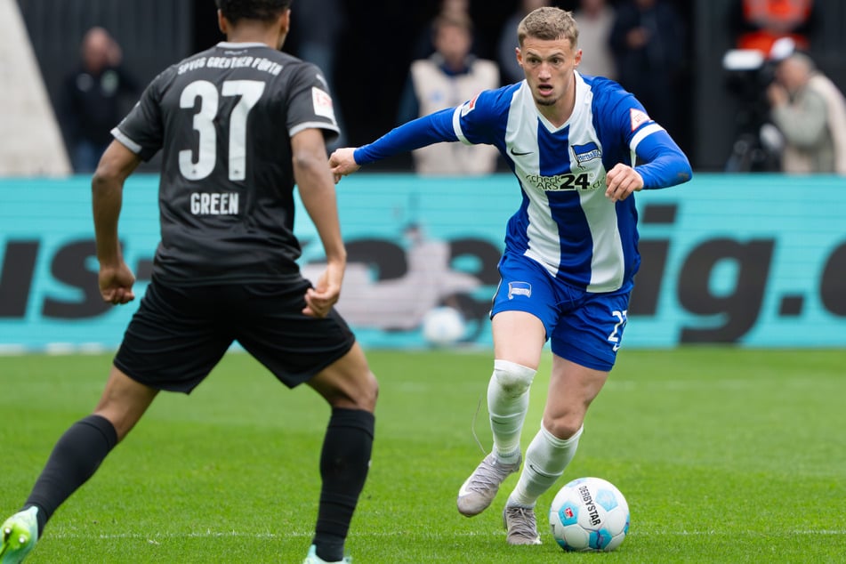 Michaël Cuisance (25, r.) bleibt Hertha bis 2029 erhalten.