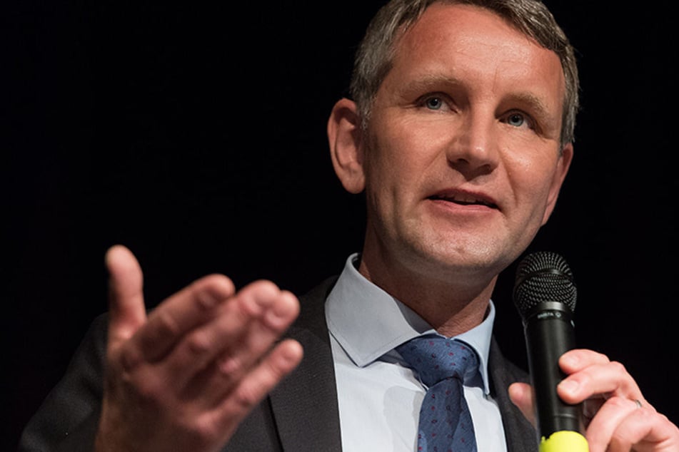 In einer kleinen Gaststätte wurde Höcke gefeiert wie ein Popstar und erntet viel Zuspruch für seine Äußerungen.