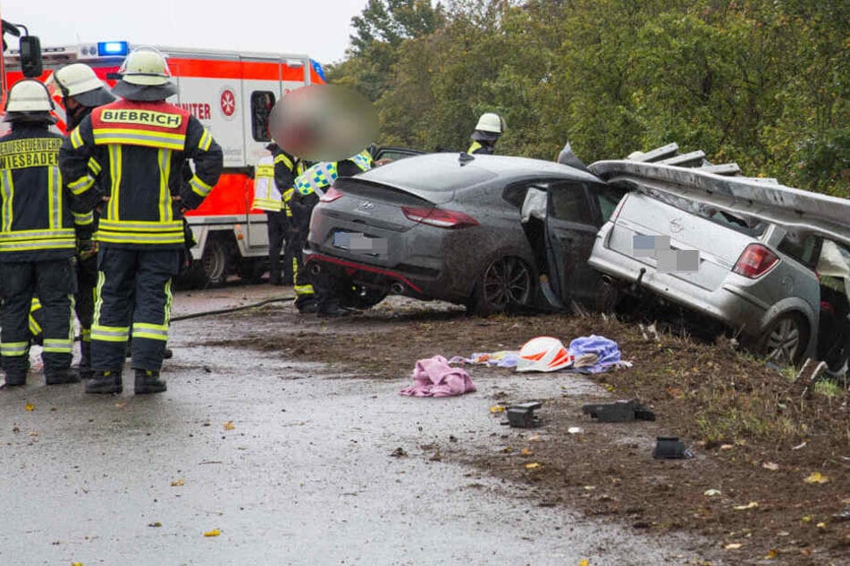 Unfall Auf Der A671 Autos Nach Crash Unter Leit Planke Eingeklemmt Tag24