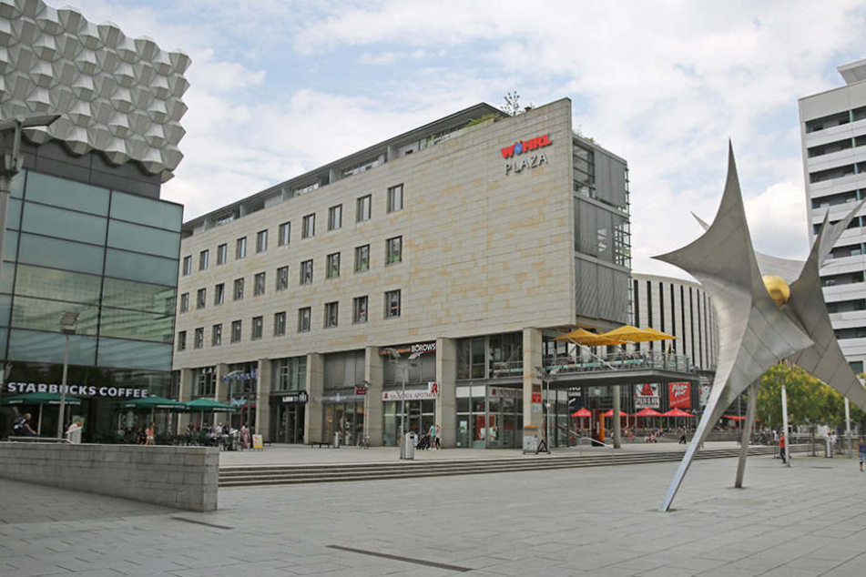 Direkt in der Prager Straße wollte ein Betrüger mit einer Ferienwohnung Kasse machen.