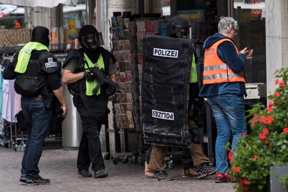 Die Schweizer Polizei riegelte am Montag zwischenzeitlich die Innenstadt von Schaffhausen ab.