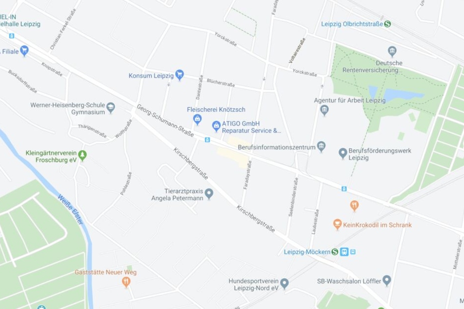 Der Mercedes ML 63 AMG brannte auf der Georg-Schumann-Straße im Stadtteil Möckern aus.