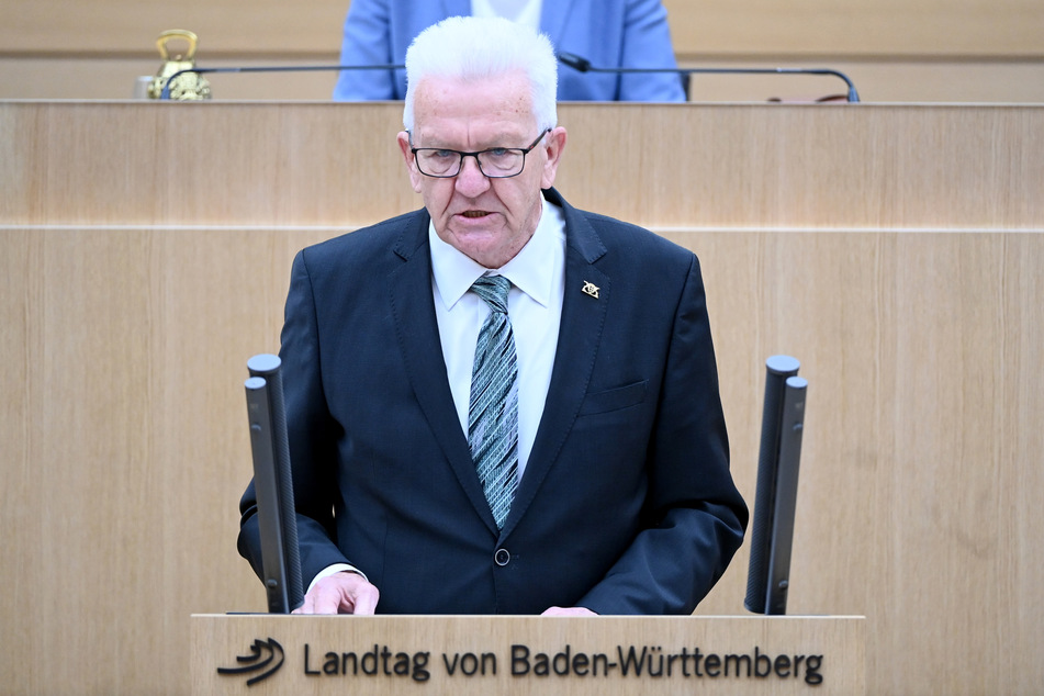 Winfried Kretschmann (73, Grüne) will einen ungenutzten Rettungsfonds für mittlere Firmen auflösen.