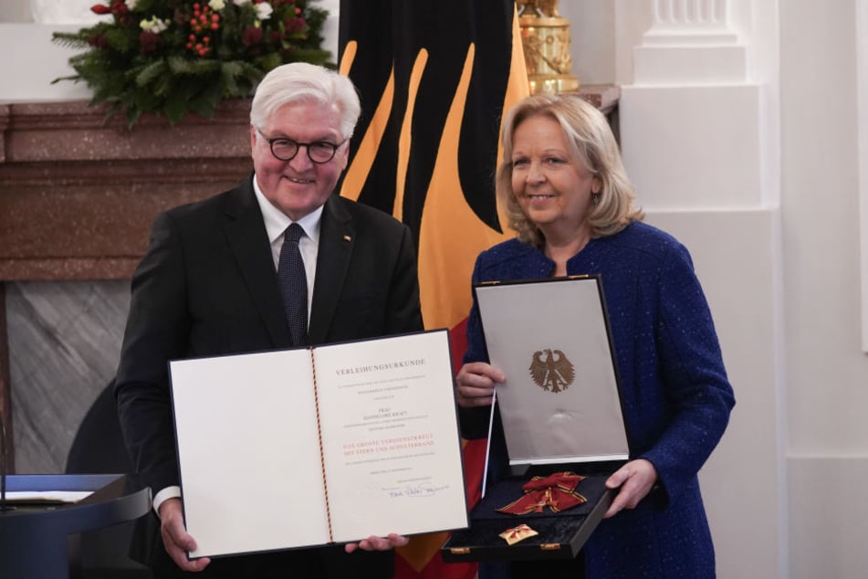 Hannelore Kraft (SPD) erhielt den Orden aus den Händen des Bundespräsidenten Frank-Walter Steinmeier.