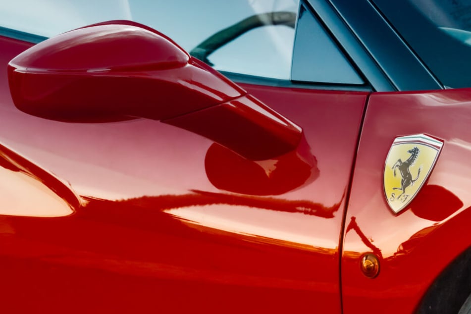 Der Mann griff den Ferrari-Fahrer aus dem Nichts an. (Symbolbild)