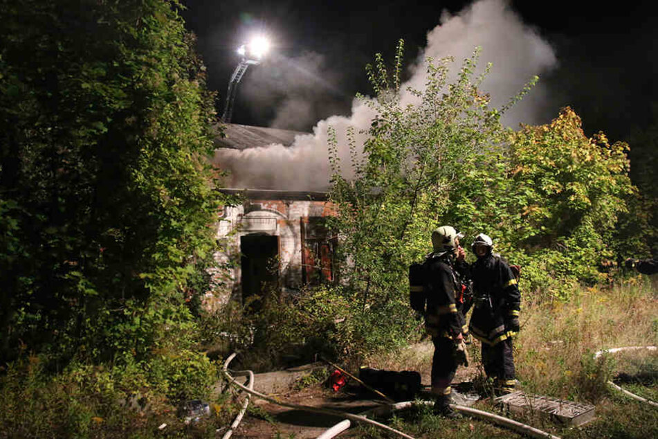 Die Feuerwehr bekämpfte den Brand unweit des Hauptbahnhofes.