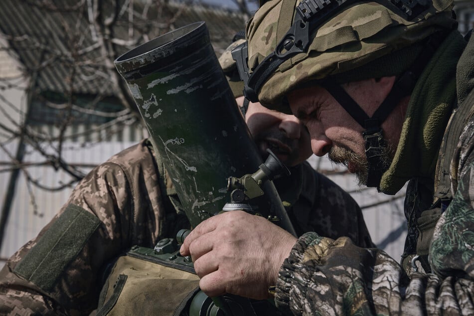 Für die ukrainischen Soldaten an der Front fordert der ukrainische Präsident mehr Unterstützung seitens der Bevölkerung.