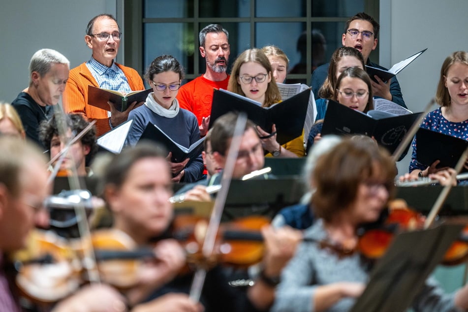 Der Universitäts-Chor bei einer gemeinsamen Probe mit dem Uni-Orchester.