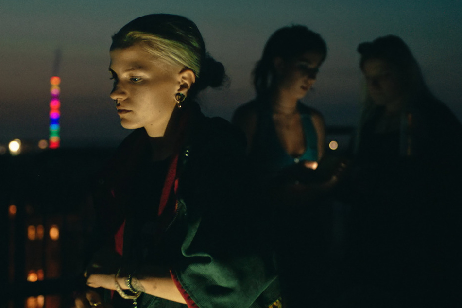 Eine Szene aus dem Kurzfilm "Chemkids" aus dem Jahr 2022 des Regisseurs Julius Gintaras Blum (29). "Eastkids" soll sein erster abendfüllender Dokumentarfilm werden.