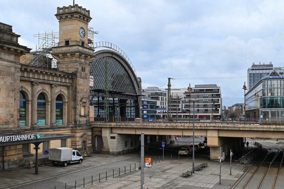 Dresden: Feuerwehr-Einsatz am Hauptbahnhof: Alle müssen raus