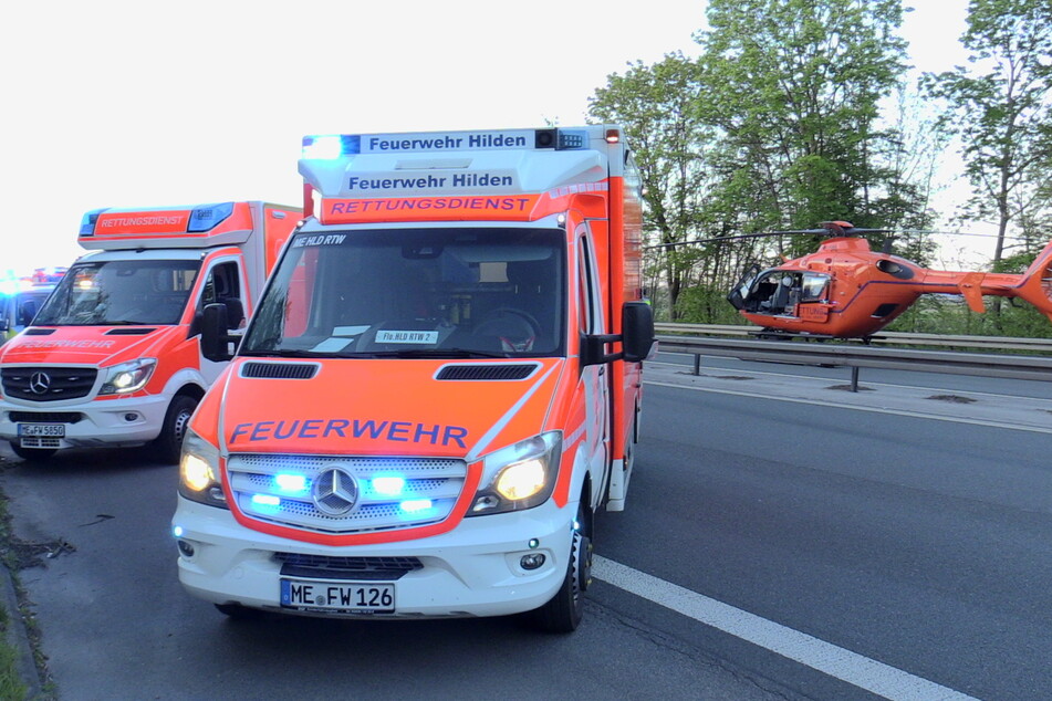Ein Rettungshubschrauber war auf der A59 im Einsatz, für den Motorradfahrer kam jedoch jede Hilfe zu spät.