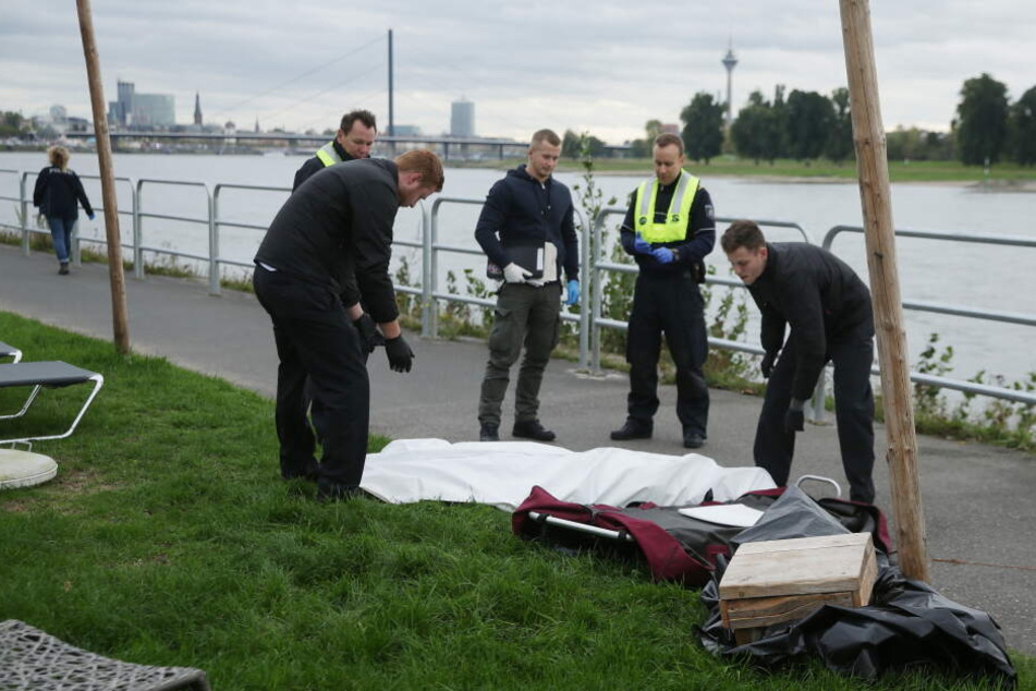 Tote Frau aus Rhein gezogen Wurde sie Opfer eines Mordes? TAG24