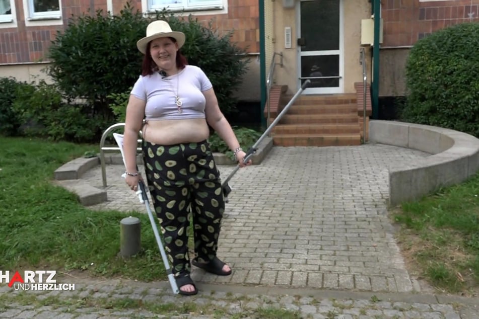 Lena (19) ist in ihre erste eigene Wohnung gezogen.