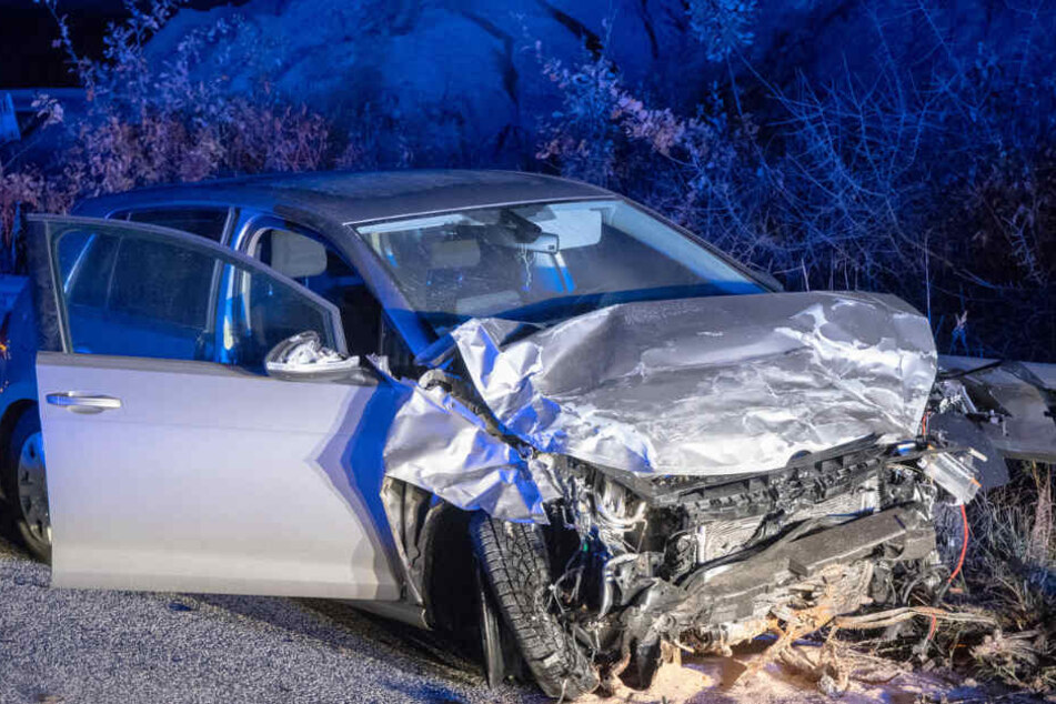 Aus diesem Auto wurde die schwer verletzte Beifahrerin geschleudert.