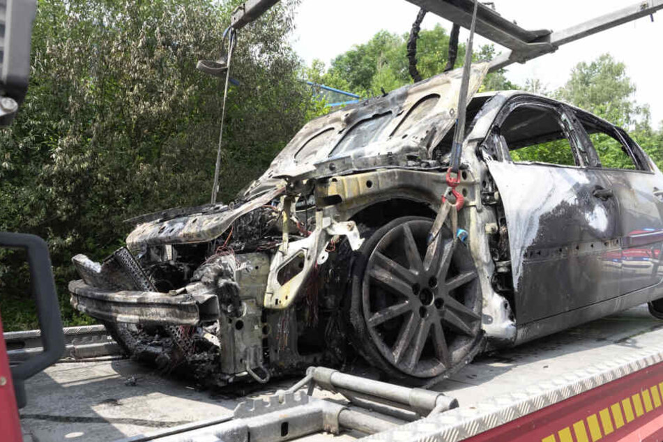 Der Renault brannte fast vollständig aus.