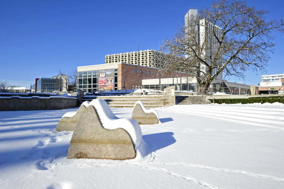 Vor einem Jahr war der Brunnen am Stadthallenpark voller Schnee.