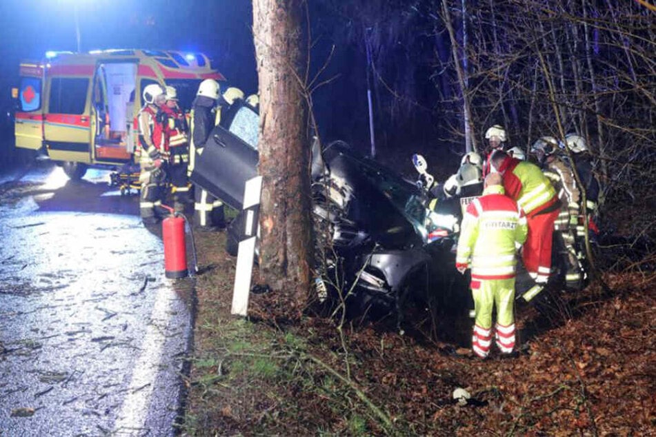 Der heftige Crash ereignete sich auf der Staatsstraße 192 zwischen Grumbach und Tharandt.