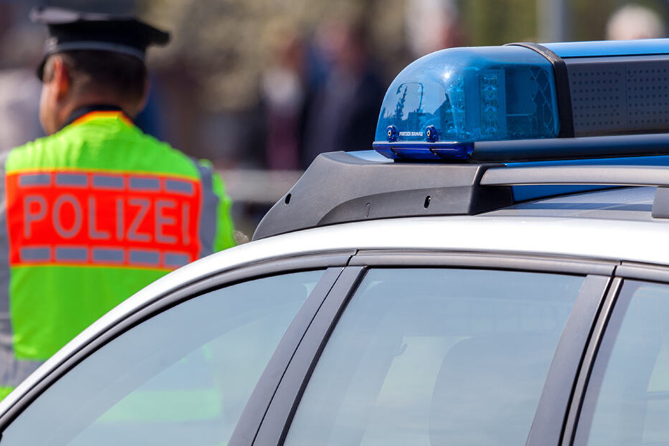 Die Polizei wird nun die Tante des Unfallverursachers zur Rechenschaft ziehen. Sie ließ den Jungen ans Steuer.