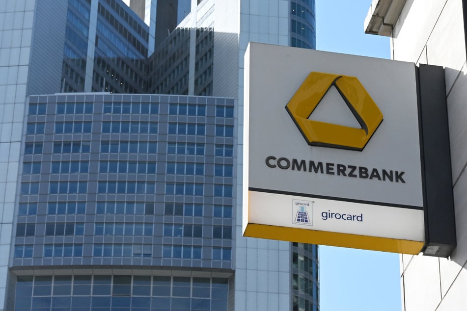 Die Commerzbank will viele Stellen streichen. (Symbolbild)