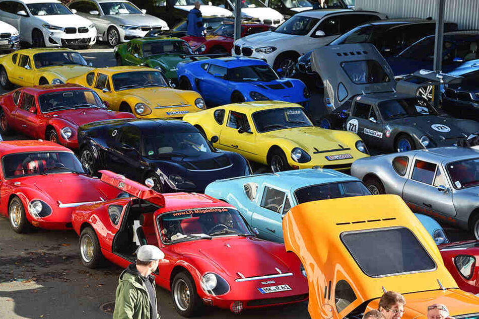 Gut 50 Besitzer des einzigen Rennwagens der DDR waren bei der Parade dabei.