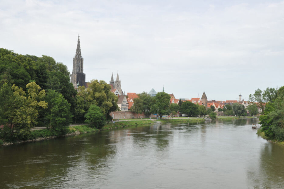 Die Frau tauchte nach ihrem Handy in der Donau.