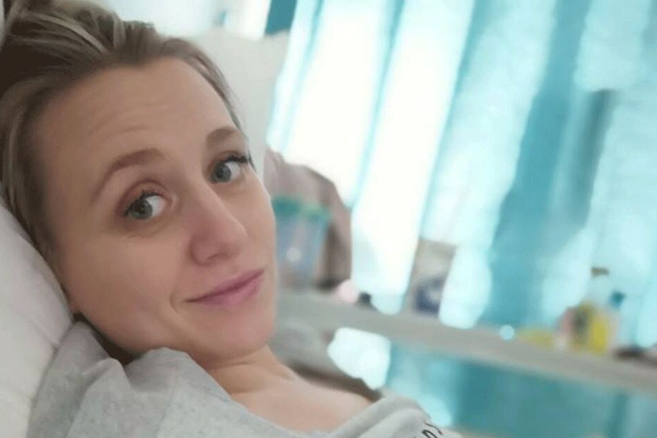 Bethan Simpson (26) im Krankenhaus.