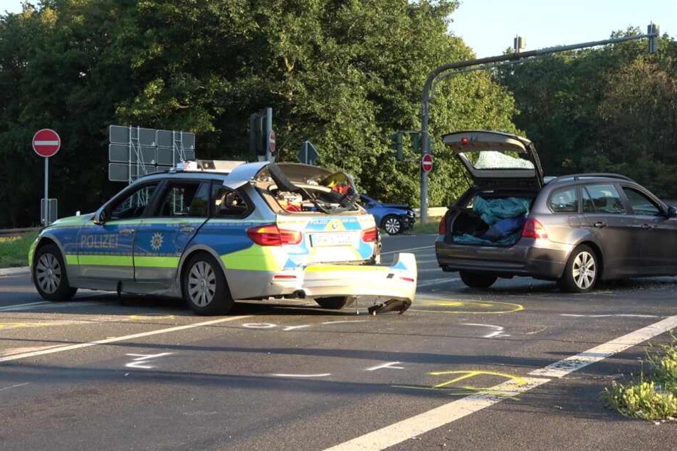 Der schwere Unfall mit mehreren beteiligten Fahrzeugen ereignete sich auf der L192 in Wesseling.