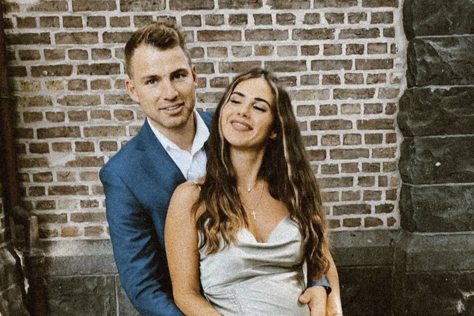 Mittlerweile ist Sarah Engels (29) mit dem Fußballer Julian Engels (28) verheiratet. Gemeinsam bekommen sie eine Tochter.