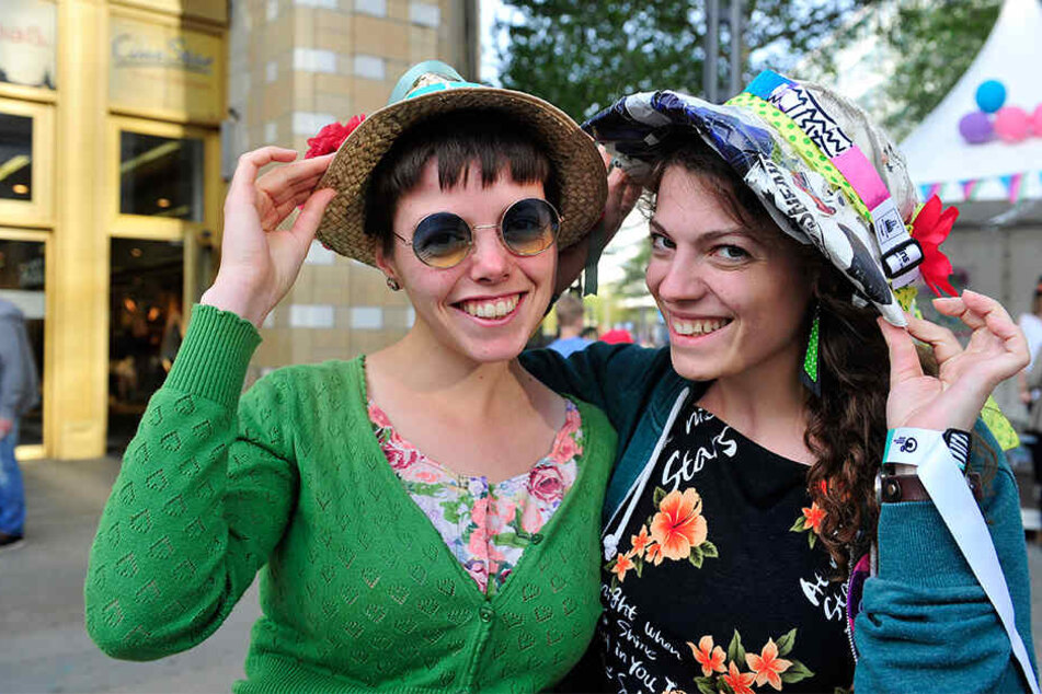 Hannah (22) und Katharina (23) genossen das Hutfestival - und freuen sich schon aufs nächste.