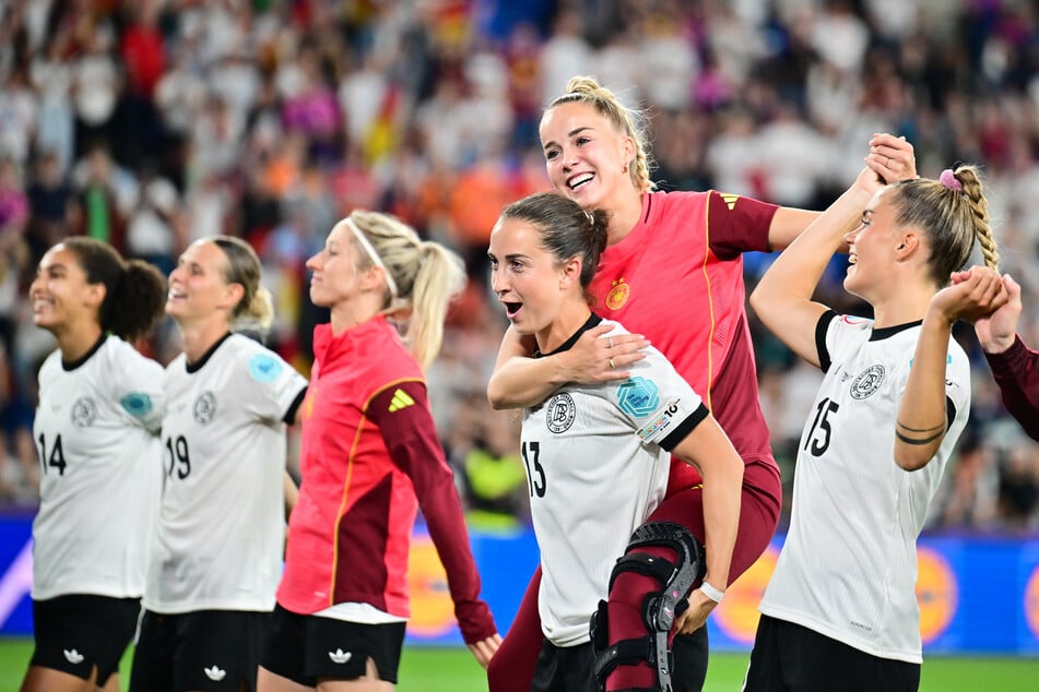 Am 3. März statten die DFB-Frauen Dresden einen Besuch ab.