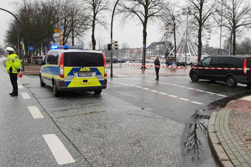 Die Polizei riegelte die Straßen in der Umgebung der Marktpassage ab.
