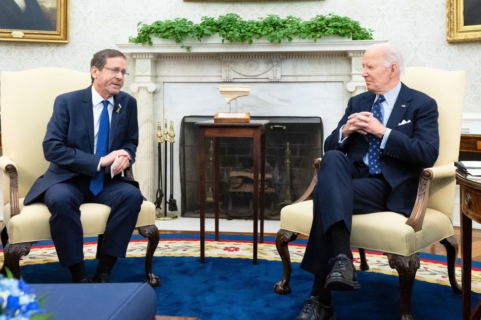 On Tuesday, President Biden (r.) held a public meeting in the Oval Office with Israeli President Isaac Herzog (l.) to discuss the ongoing conflict between Israel and Hamas.