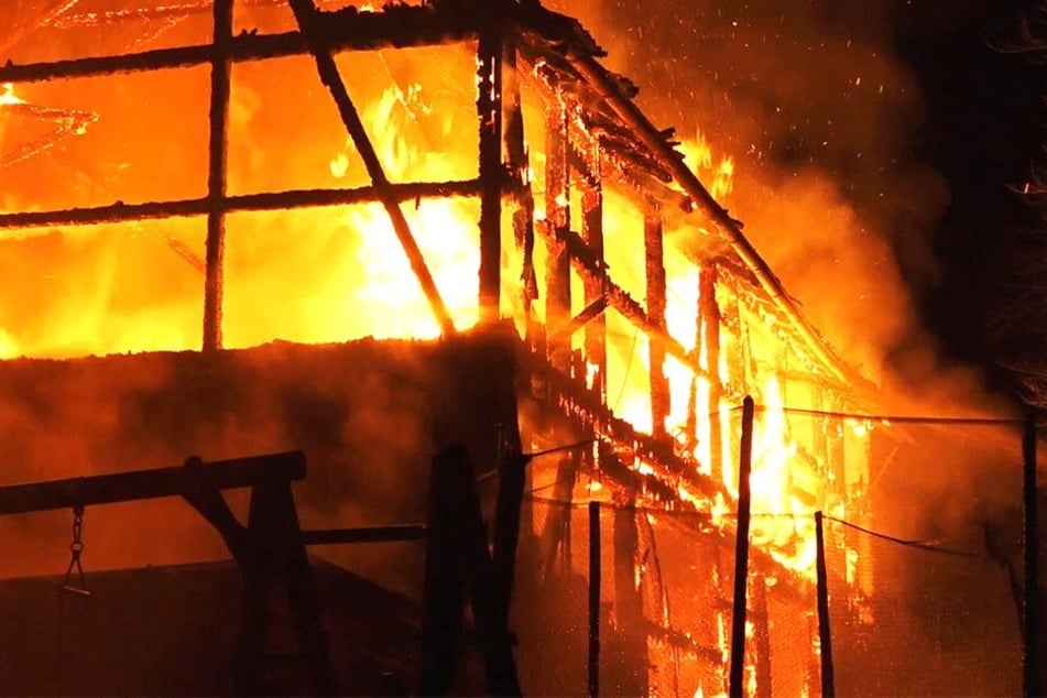 Das Feuer brannte lichterloh.