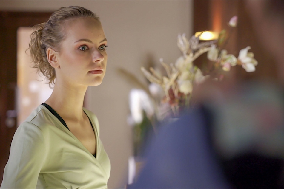 Greta hat die Seife vor der Dusche ausgebreitet damit sich Chiara beim Ausrutschen verletzt. Das weiß bislang aber nur sie selbst.