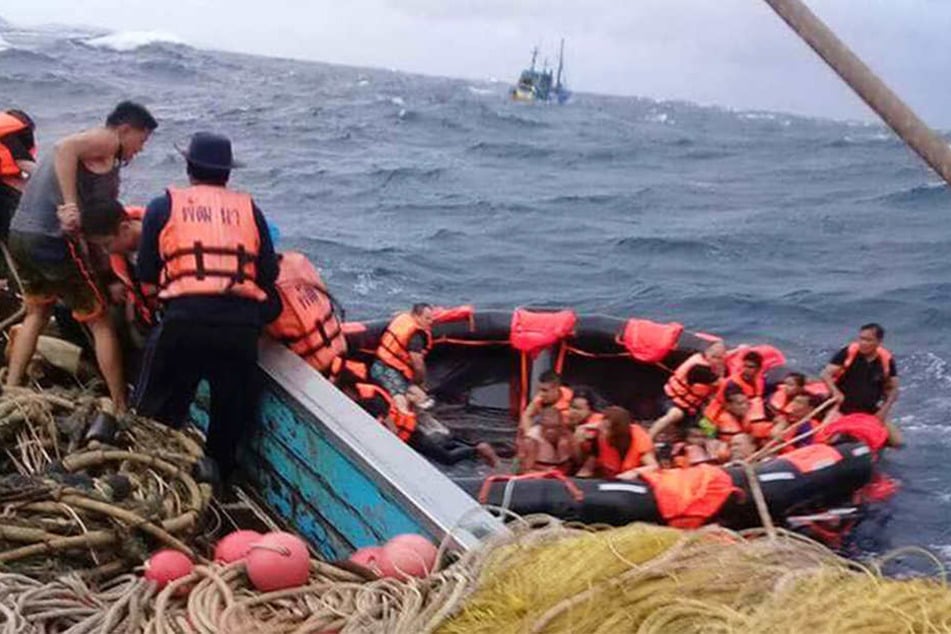 Zwei Boote mit chinesischen Touristen verunglückten bei hohem Wellengang vor der Küste Thailands.