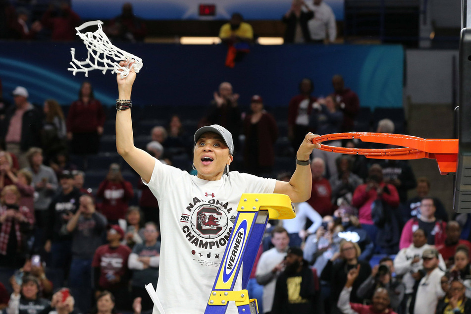 South Carolina head coach Dawn Staley celebrates with the net after winning the 2022 NCAA Women's National Championship.